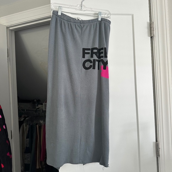 Free city gray sweat skirt - Picture 1 of 2